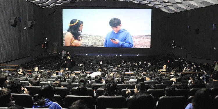 Jóvenes cineastas rescatan la Cultura Chinchorro en emotivo estreno escolar