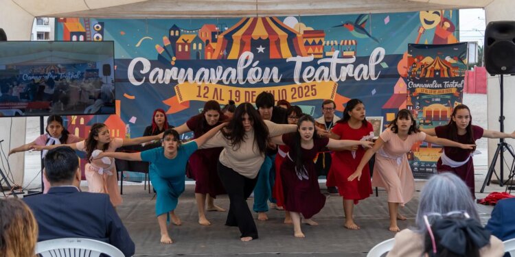 Carnavalón Teatral 2025 levanta el telón: 12 años tejiendo arte y comunidad en Arica