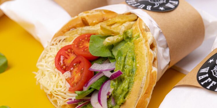 Buffalo Waffles abre su primera tienda en Arica con guiños al sabor local
