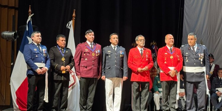 Bomberos de Arica conmemoró su día con significativa ceremonia en  el Teatro Municipal