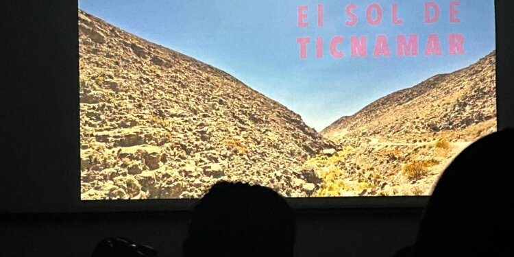 Con 3 cortometrajes locales continúa cineforos de AricaDoc
