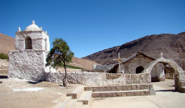 Viaje gratuito al Pueblo de Cobija: patrimonio, paisajes y papas con historia