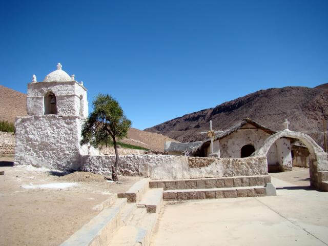 Viaje gratuito al Pueblo de Cobija: patrimonio, paisajes y papas con historia