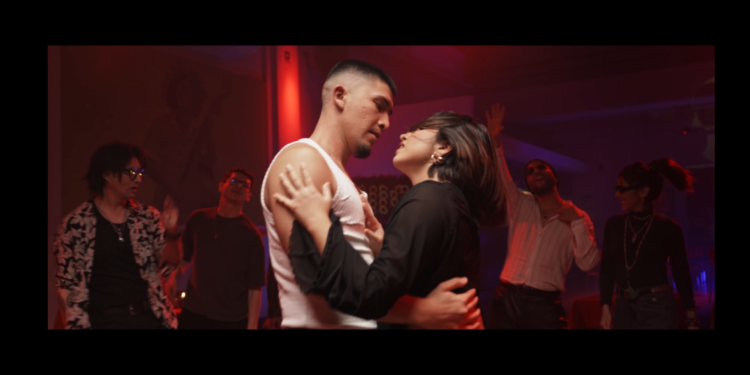 Alusiva presenta el videoclip oficial de “Hasta que Salga el Sol”, su nuevo sencillo de Electro Pop chileno