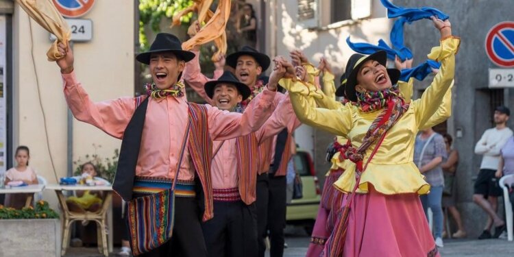 Ballet Folclórico Tusuy llevó la energía del norte de Chile hasta Italia