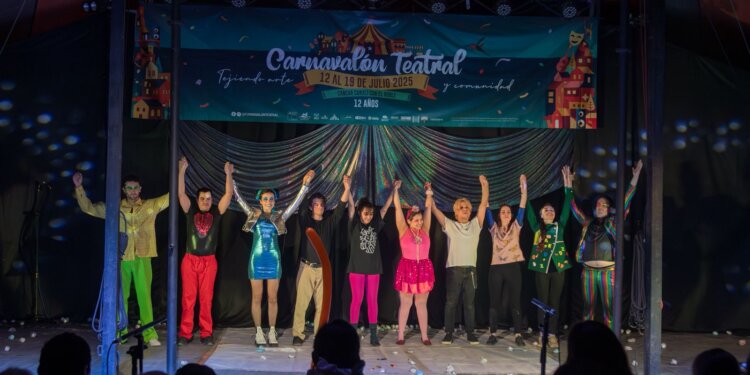 Exitoso Carnavalón Teatral 2025: 12 años encendiendo arte y comunidad en el norte de Arica
