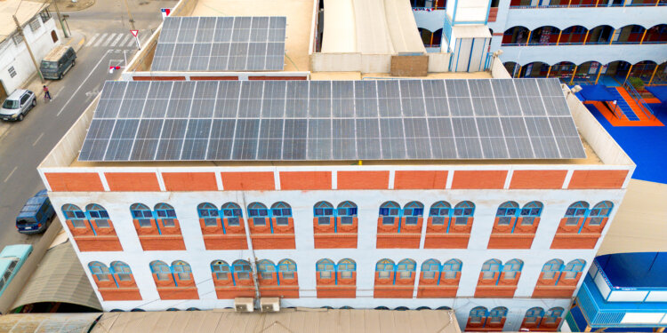 Innovación: Colegio Leonardo Da Vinci apuesta por la energía solar y logra cubrir hasta el 85% de su consumo eléctrico