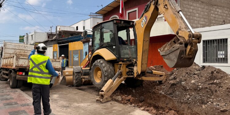 Aguas del Altiplano realiza mejoras en colector público en calle Bernardo O'Higgins