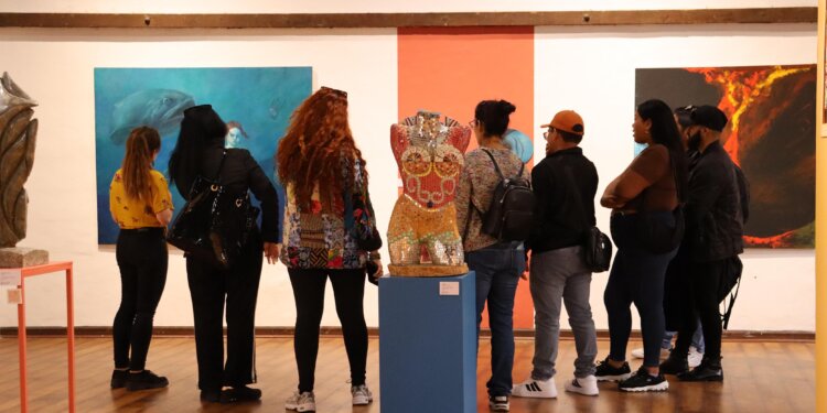 “ENCUENTROS” La nueva exposición de Casa Cultural Yanulaque que exhibe a 19 artistas visuales de Arica