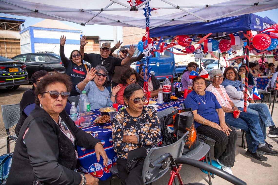 Personas mayores celebran Fiestas Patrias con alegría en la Ramada del Adulto Mayor