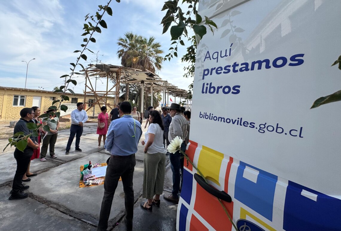 EN MARTES DE CH’ALLA SERVICIO DEL PATRIMONIO CULTURAL DIO LA BIENVENIDA A SU PRIMER BIBLIOMÓVIL