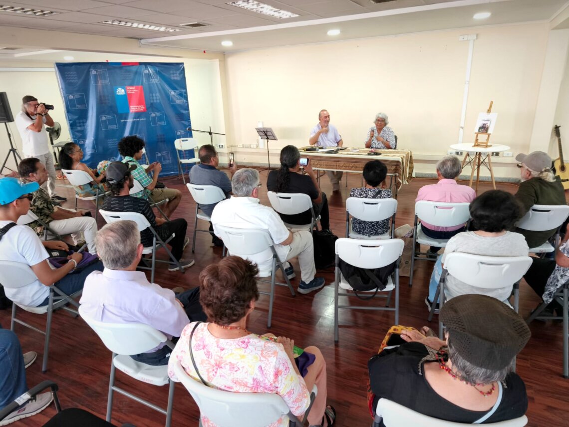 Cuatro voces, un verano y una sala llena: Biblioverano cerró con literatura regional en primer plano
