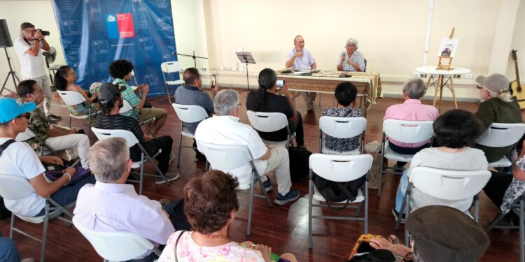 Cuatro voces, un verano y una sala llena: Biblioverano cerró con literatura regional en primer plano