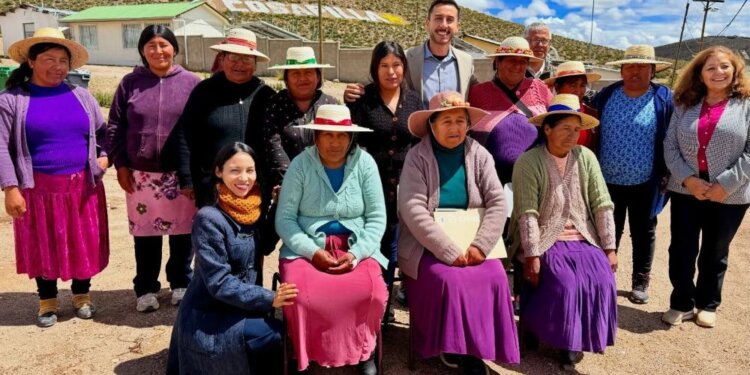 Mujeres del Altiplano se capacitan a más de 4.000 metros de altura gracias al SENCE