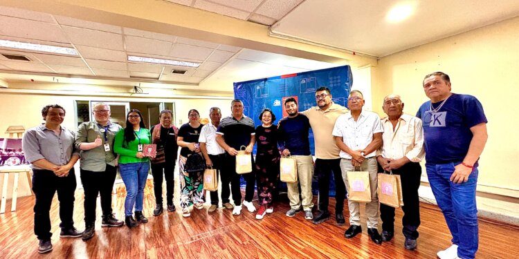 TESOROS HUMANOS VIVOS RECIBIERON PUBLICACIÓN QUE RECONOCE SU HISTORIA EN EL MARCO DEL DÍA DEL LIBRO