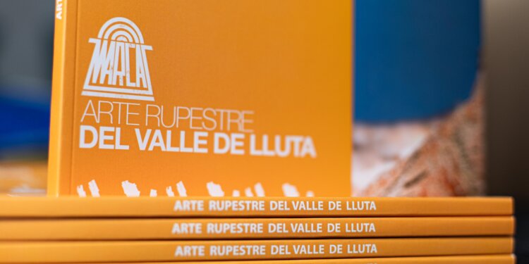 MARCAS: EL FOTOLIBRO ARIQUEÑO QUE BUSCA ACERCAR EL ARTE RUPESTRE MEDIANTE DIVERSOS LENGUAJES