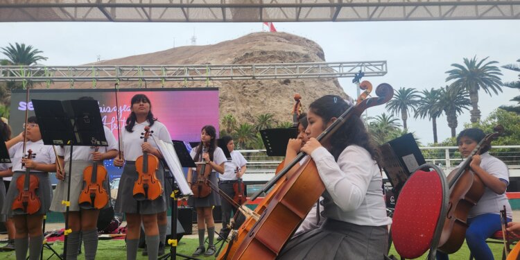 Masiva conmemoración de la Semana de la Educación Artística en el Parque Vicuña Mackenna
