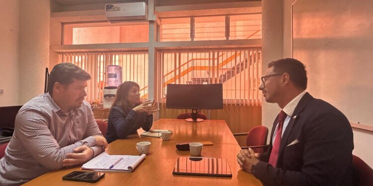 Seremi de Ciencias y nueva directora de Investigación e Innovación de la UTA acuerdan fortalecer el ecosistema científico regional