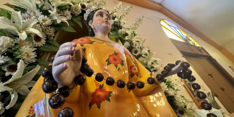 TALLER ENSEÑARÁ A CONSERVAR IMÁGENES RELIGIOSAS PATRIMONIALES DE LOS BAILES DE MORENOS DE PASO EN ARICA