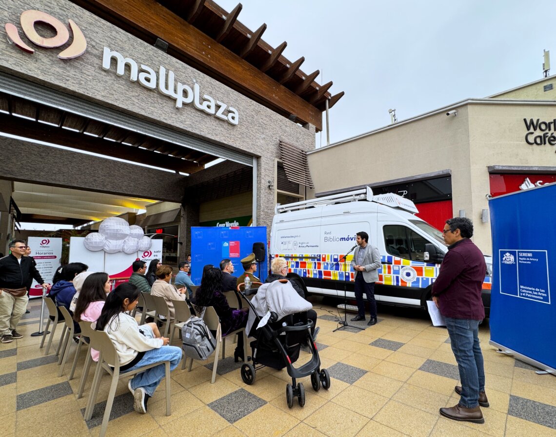 BIBLIOMÓVIL DE ARICA Y PARINACOTA COMIENZA SU RECORRIDO PARA ACERCAR LIBROS Y LECTURA A DISTINTOS TERRITORIOS DE LA REGIÓN