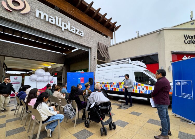 BIBLIOMÓVIL DE ARICA Y PARINACOTA COMIENZA SU RECORRIDO PARA ACERCAR LIBROS Y LECTURA A DISTINTOS TERRITORIOS DE LA REGIÓN